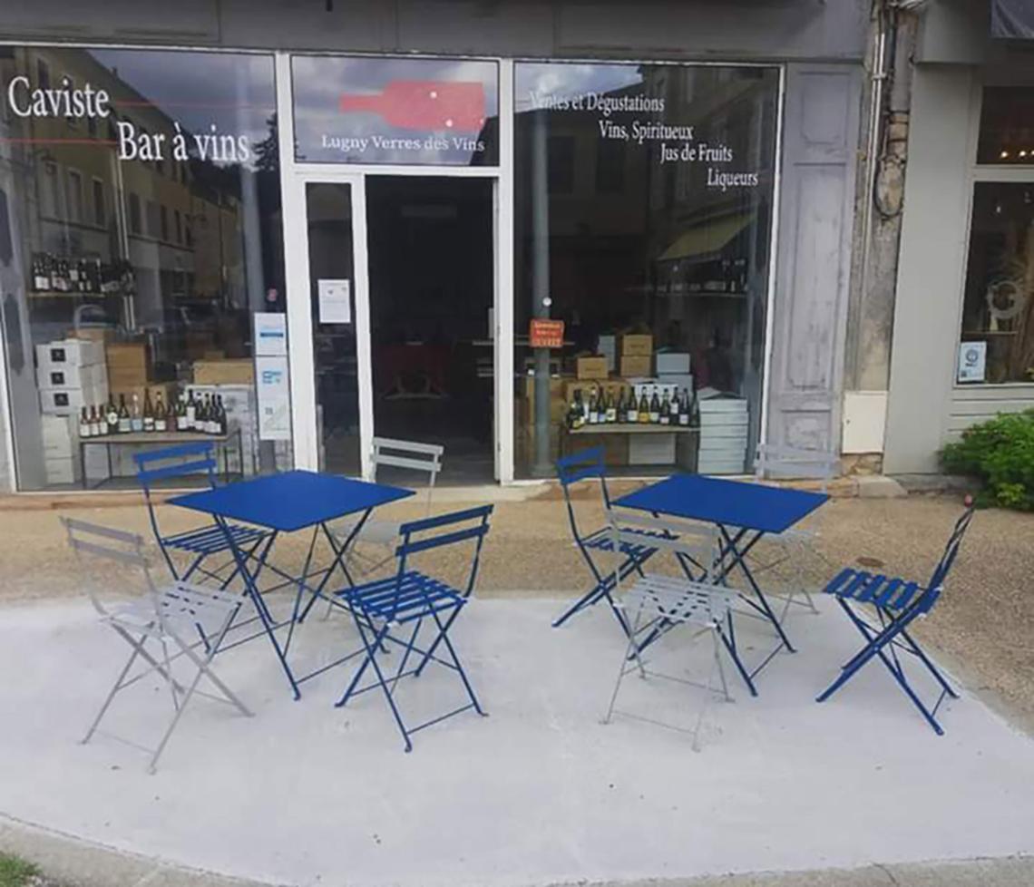 facade-vitrine-avec-terrasse les-horaires-de-la-boutique